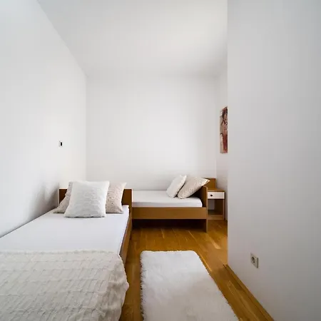 Apartment Toma Podstrana