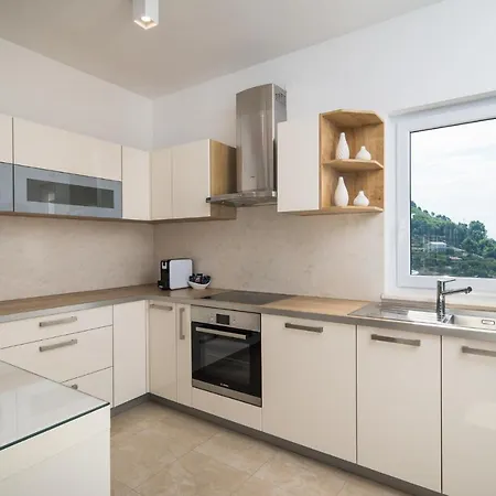 Toma Apartment *