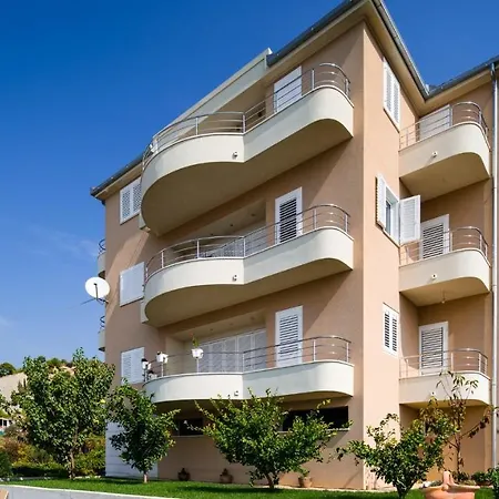 Toma Apartment *